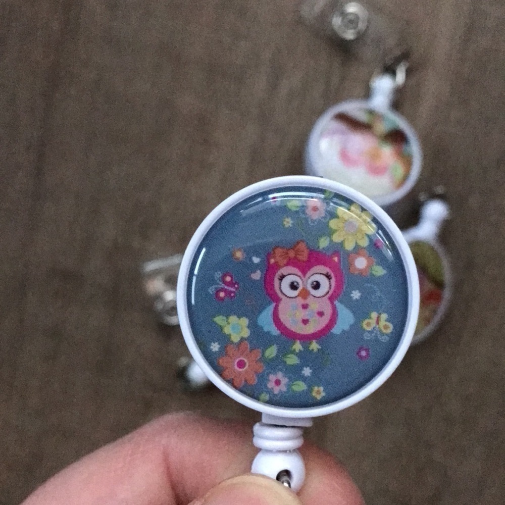 4/$25 Lot of 4 Retractable ID holder cute owl designs for doctor student nurse